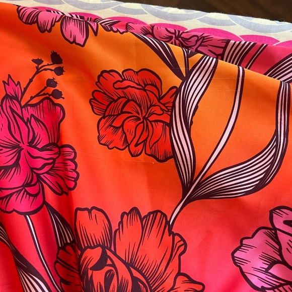 HIPNOS 100% SILK ALEKA TOP AND CAMORES PANTS SET - Picture 7 of 12